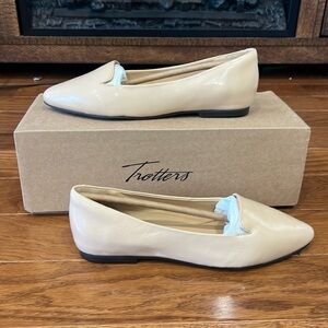 Women Trotters Shoes